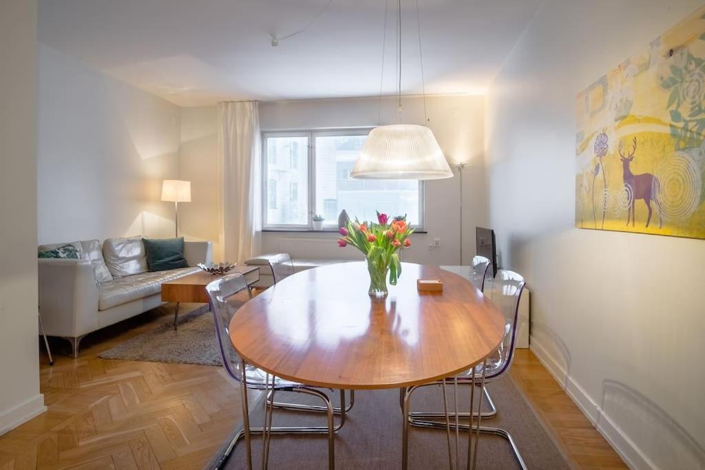Stockholm Checkin Apartment Alvik Bagian luar foto