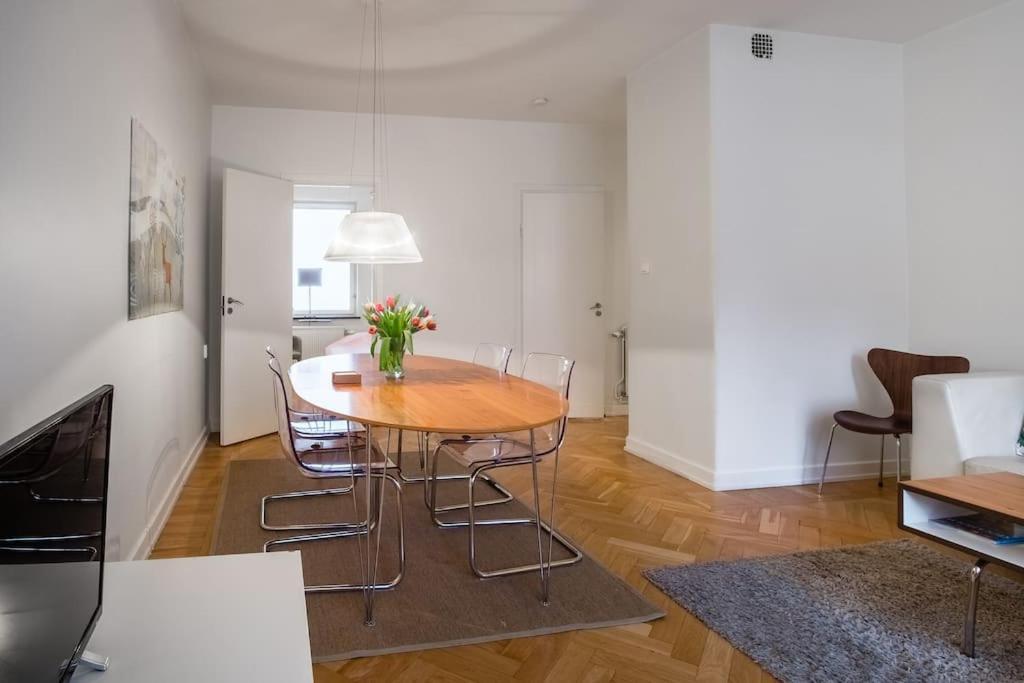 Stockholm Checkin Apartment Alvik Bagian luar foto