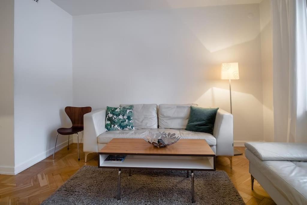 Stockholm Checkin Apartment Alvik Bagian luar foto