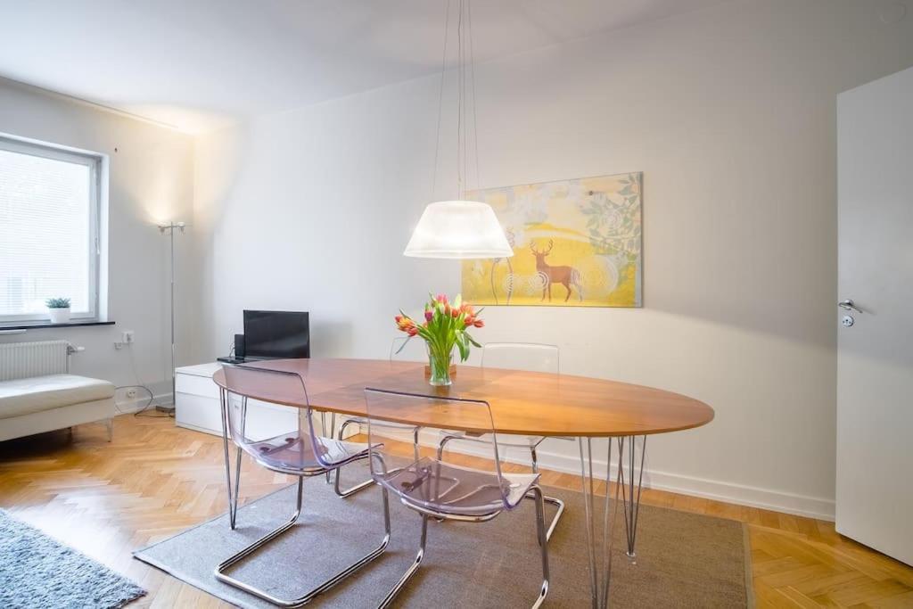 Stockholm Checkin Apartment Alvik Bagian luar foto