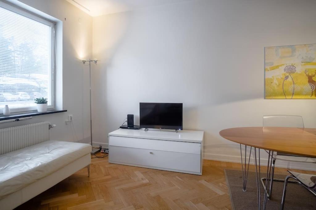 Stockholm Checkin Apartment Alvik Bagian luar foto